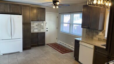 2 N Broadway Ave, Unit #2-W in Park Ridge, IL - Building Photo - Building Photo