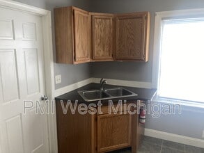 1530 Quarry Ave NW in Grand Rapids, MI - Building Photo - Building Photo