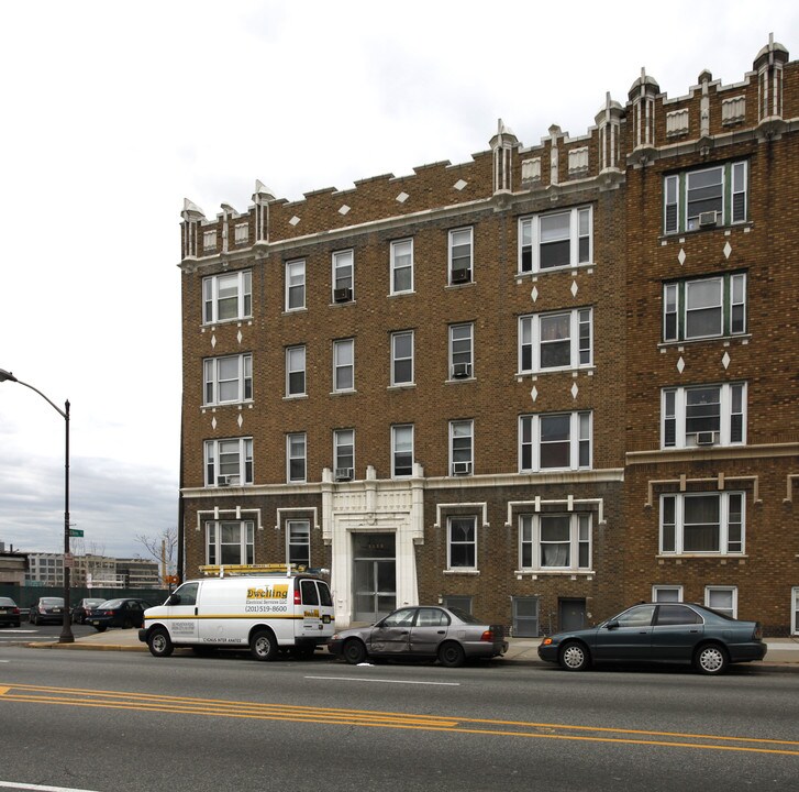 3139 John F Kennedy Blvd in Jersey City, NJ - Building Photo