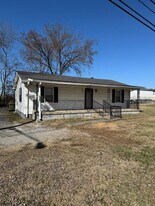843 Carthage Hwy in Lebanon, TN - Building Photo