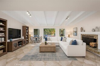 3150 Dona Maria Dr, Unit A in Los Angeles, CA - Foto de edificio - Building Photo