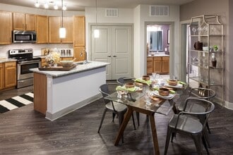 Lantower Legacy Lakes in Lewisville, TX - Foto de edificio - Building Photo