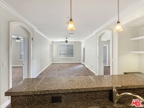 24585 Town Center Dr in Santa Clarita, CA - Building Photo - Building Photo
