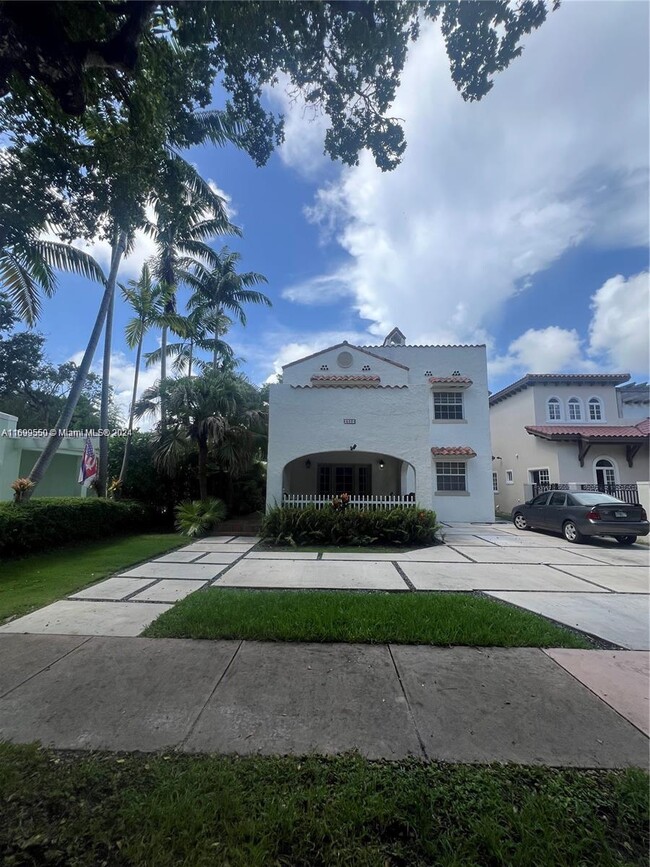 502 Madeira Ave in Coral Gables, FL - Building Photo - Building Photo