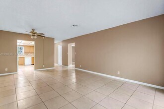 3100 Coral Springs Dr in Coral Springs, FL - Building Photo - Building Photo