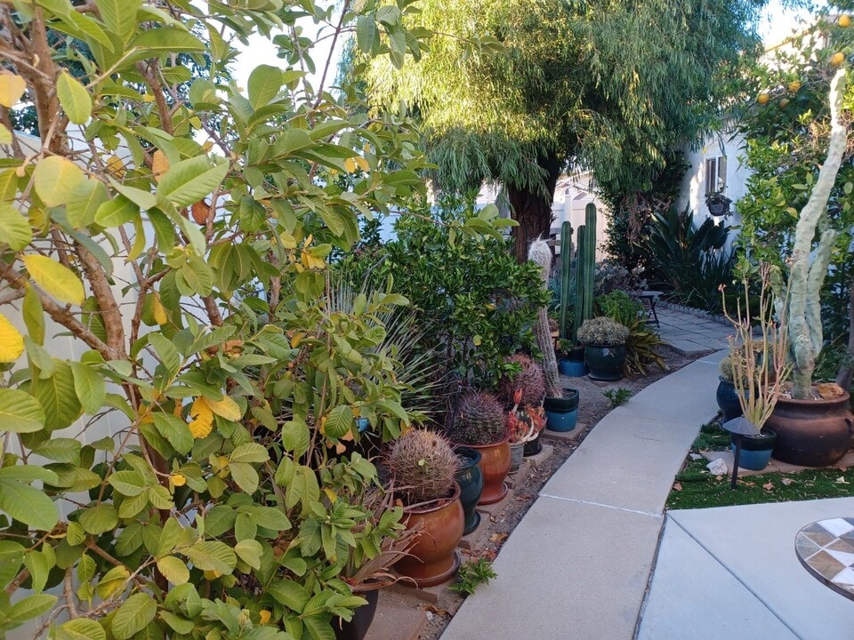 7649 Beckett St in Los Angeles, CA - Foto de edificio