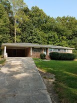 716 W Spring Dr in Douglasville, GA - Building Photo