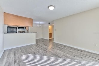 308 Lake Parsons Green in Brandon, FL - Building Photo - Building Photo