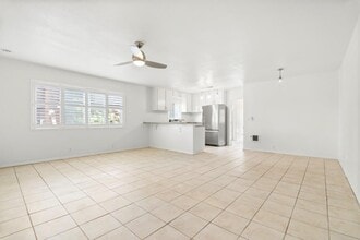 Sierra Seaside Flats in Solana Beach, CA - Building Photo - Building Photo