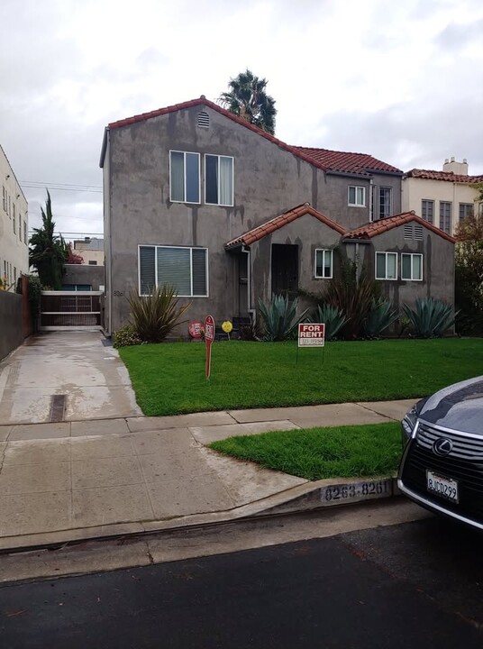 8263 W 4th St in Los Angeles, CA - Building Photo