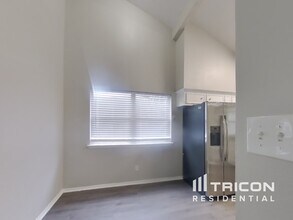 6906 Falling Waters Dr in Spring, TX - Building Photo - Building Photo