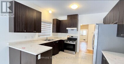 25 Huntsworth Ave in Thorold, ON - Building Photo - Building Photo