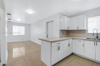 1180 NW 67th St in Miami, FL - Building Photo - Building Photo