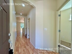 17070 NW Broken Top Dr in Beaverton, OR - Building Photo - Building Photo