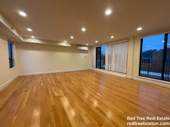 1616 Beacon St in Brookline, MA - Building Photo - Building Photo