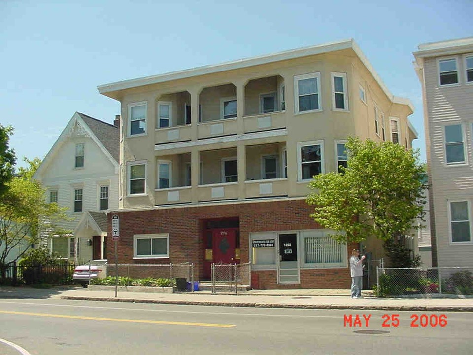 1256 Broadway Somerville, MA in Somerville, MA - Foto de edificio