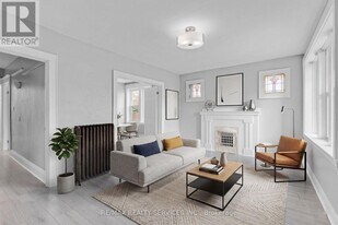 5 Fairholt Rd N in Hamilton, ON - Building Photo