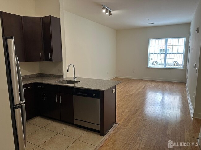 88 Roosevelt Ave in Carteret, NJ - Building Photo - Building Photo