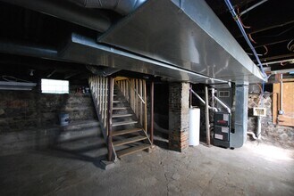 123 E Howard St in Pontiac, MI - Building Photo - Building Photo