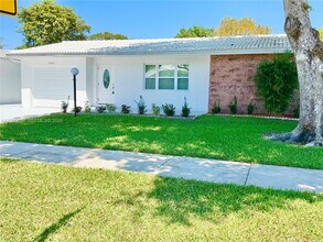 8581 NW 17th St in Plantation, FL - Building Photo - Building Photo