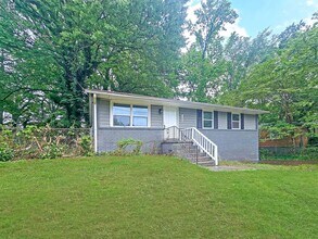 1996 Lathrop St SE in Atlanta, GA - Building Photo - Building Photo