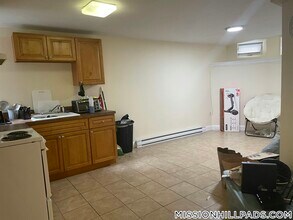 891 Huntington Ave in Boston, MA - Building Photo - Building Photo