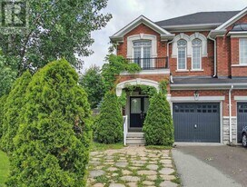 152 Mahogany Forest Dr in Vaughan, ON - Building Photo