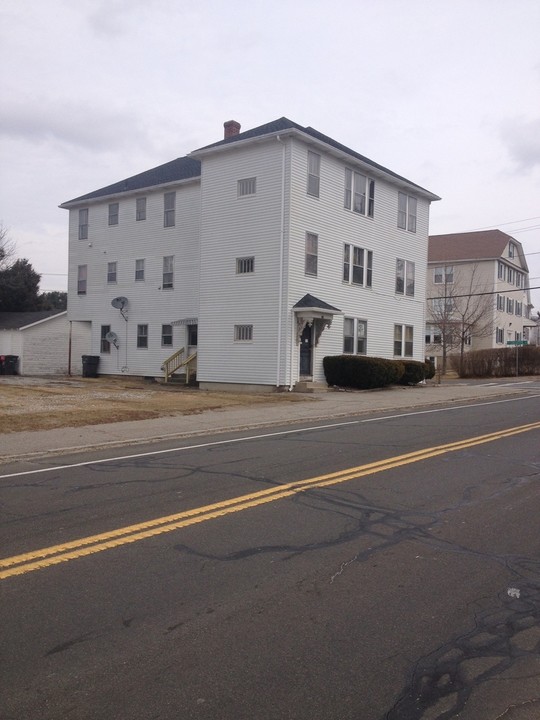 32 Main St in South Grafton, MA - Building Photo