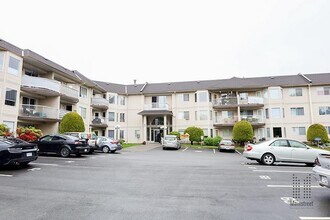 Bridgeport Manor in Abbotsford, BC - Building Photo - Building Photo