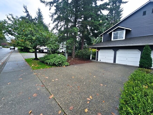 8015 NE 150th St in Kenmore, WA - Building Photo - Building Photo