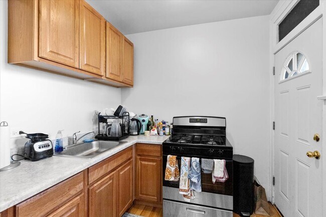 1224 W Victoria St, Unit 3 in Chicago, IL - Building Photo - Building Photo