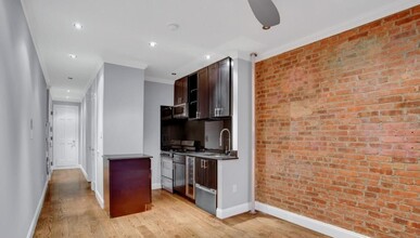 438 W 52nd St in New York, NY - Building Photo - Building Photo