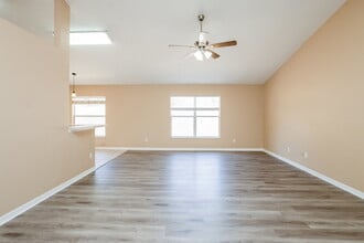 10449 Lake Hasson Cir in Clermont, FL - Foto de edificio - Building Photo