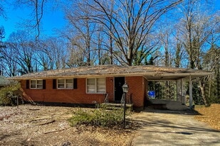 552 Shellnut Dr in Forest Park, GA - Building Photo