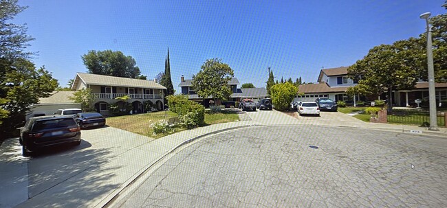 476 Reims St in Pomona, CA - Foto de edificio - Building Photo