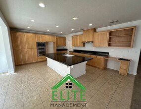 546 W Campania Way in Mountain House, CA - Building Photo - Building Photo