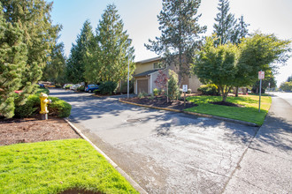 Royal Ridge Condominiums in Vancouver, WA - Building Photo - Building Photo