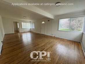 3537 Ocean Beach Hwy in Longview, WA - Building Photo - Building Photo