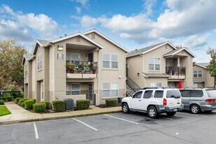 Renwick Square in Elk Grove, CA - Building Photo