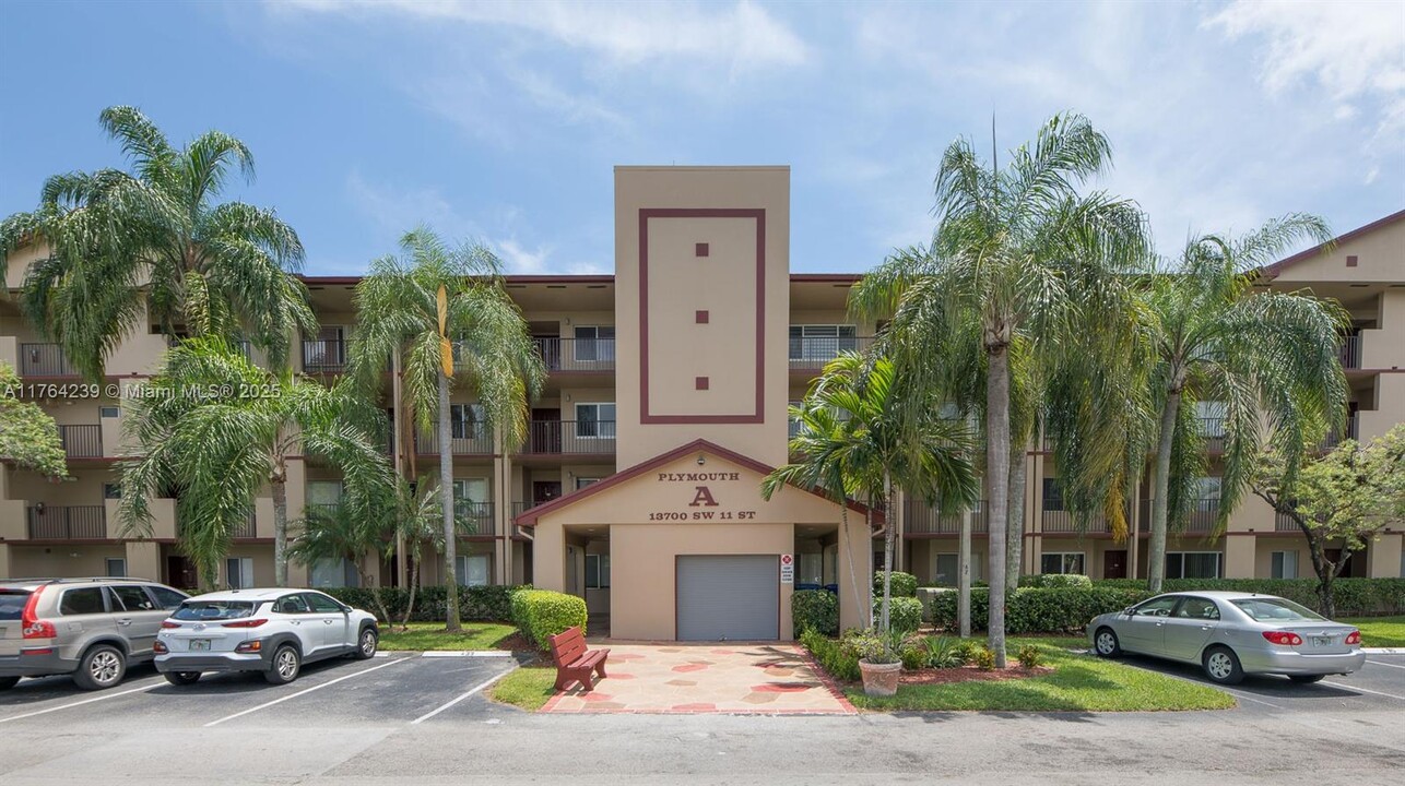 13700 13700 Southwest 11th St in Pembroke Pines, FL - Building Photo