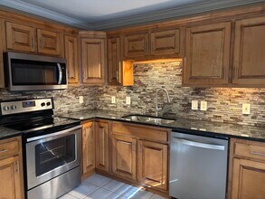 1315 Moice Dr, Unit #2 in Dalton, GA - Foto de edificio - Building Photo