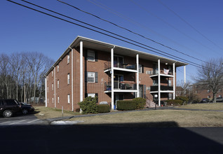 Governor Weare Apartments in Seabrook, NH - Building Photo - Building Photo