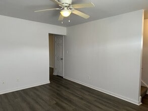 162 Delmar Ln in Newport News, VA - Building Photo - Building Photo
