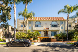 1726 Stoner Ave in Los Angeles, CA - Foto de edificio - Building Photo