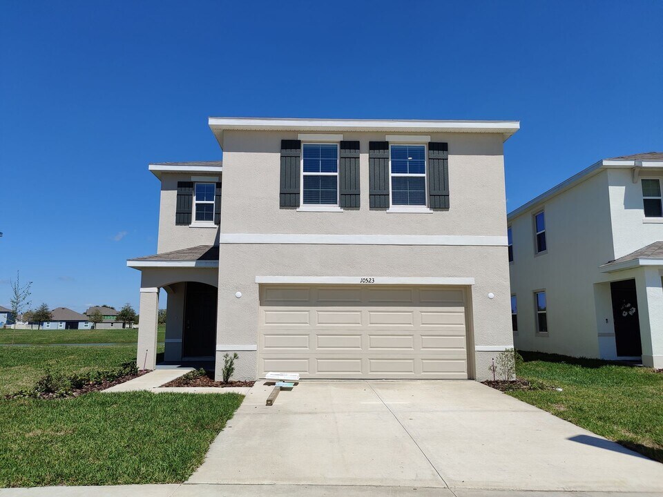 10523 Penny Gale Loop in San Antonio, FL - Building Photo