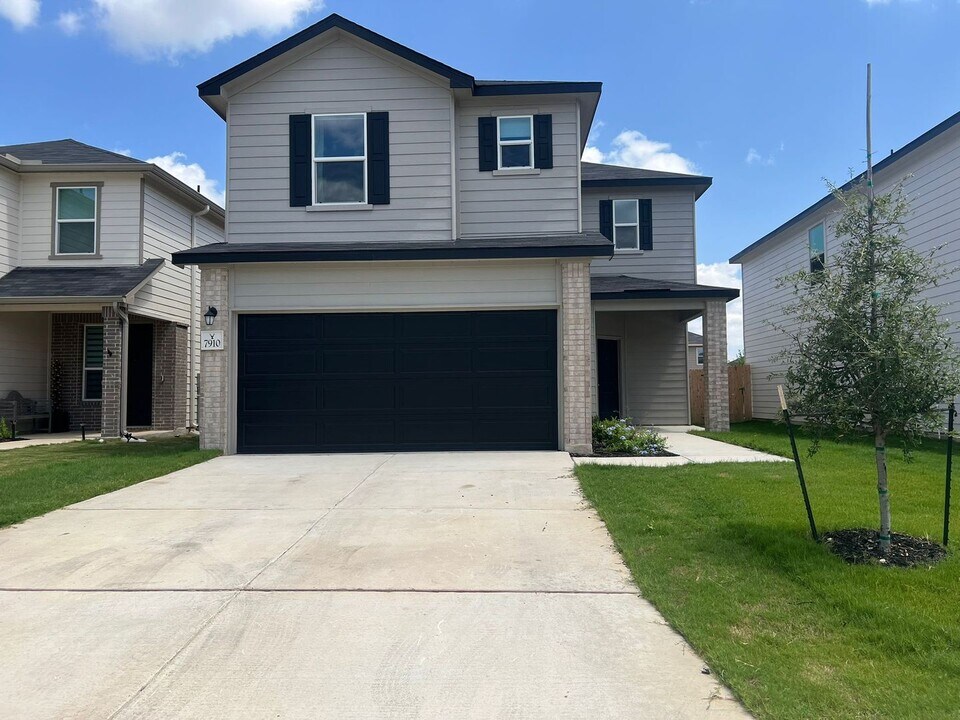 7910 Elise Falls in San Antonio, TX - Building Photo
