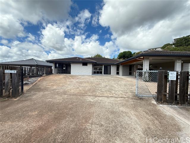 property at 99-526-526 Hoio St
