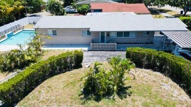1900 NE 180th St in North Miami Beach, FL - Building Photo - Building Photo