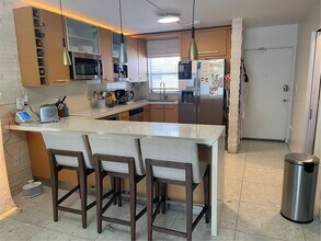 1331 Lincoln Rd, Unit 403 in Miami Beach, FL - Foto de edificio - Building Photo