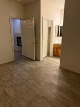 602 Yellow Meadow Ct, Unit B in Bakersfield, CA - Building Photo - Building Photo